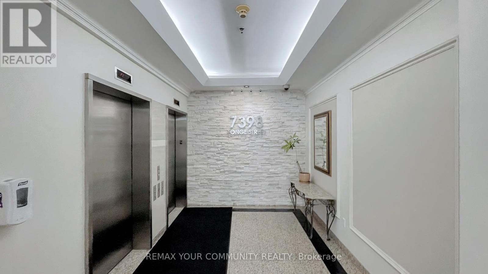 111 - 7398 YONGE STREET photo 3