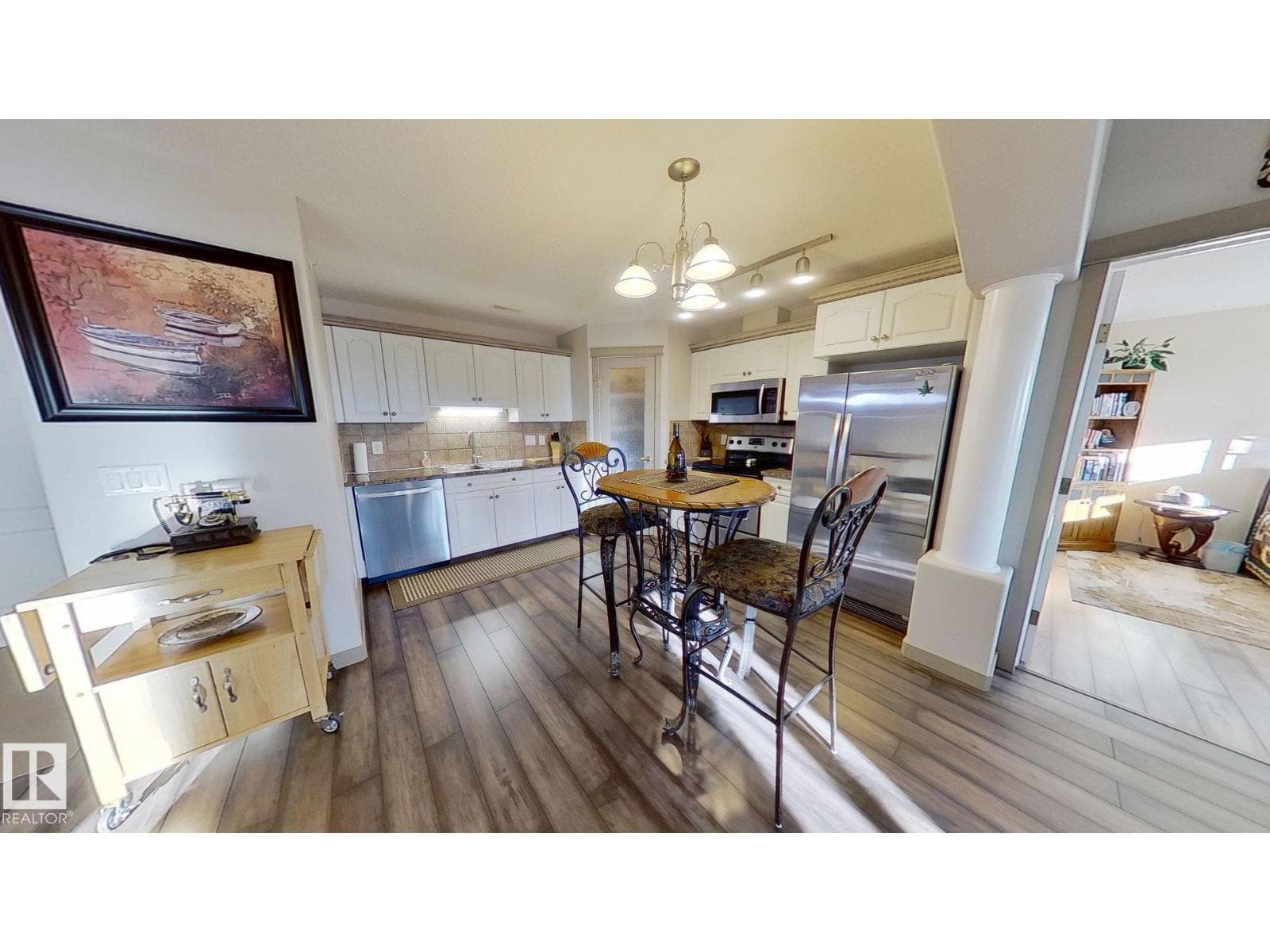#516 237 YOUVILLE DR E NW photo 5