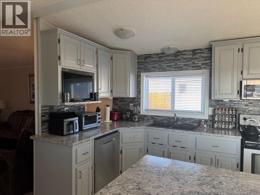 301 N BLACKBURN ROAD photo 2