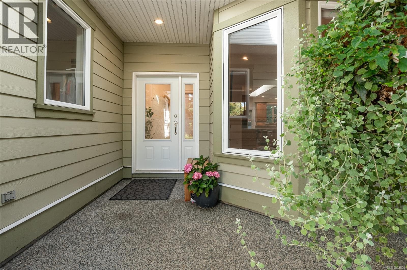 1554 Marina Way photo 3