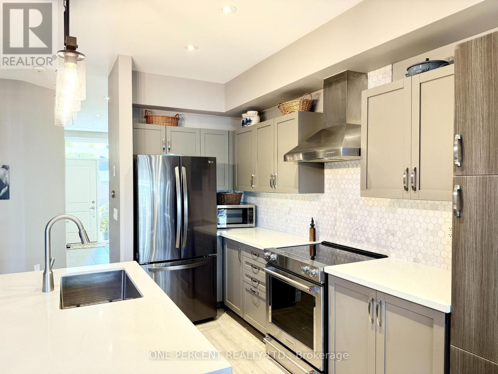 21 LETT AVENUE photo 3