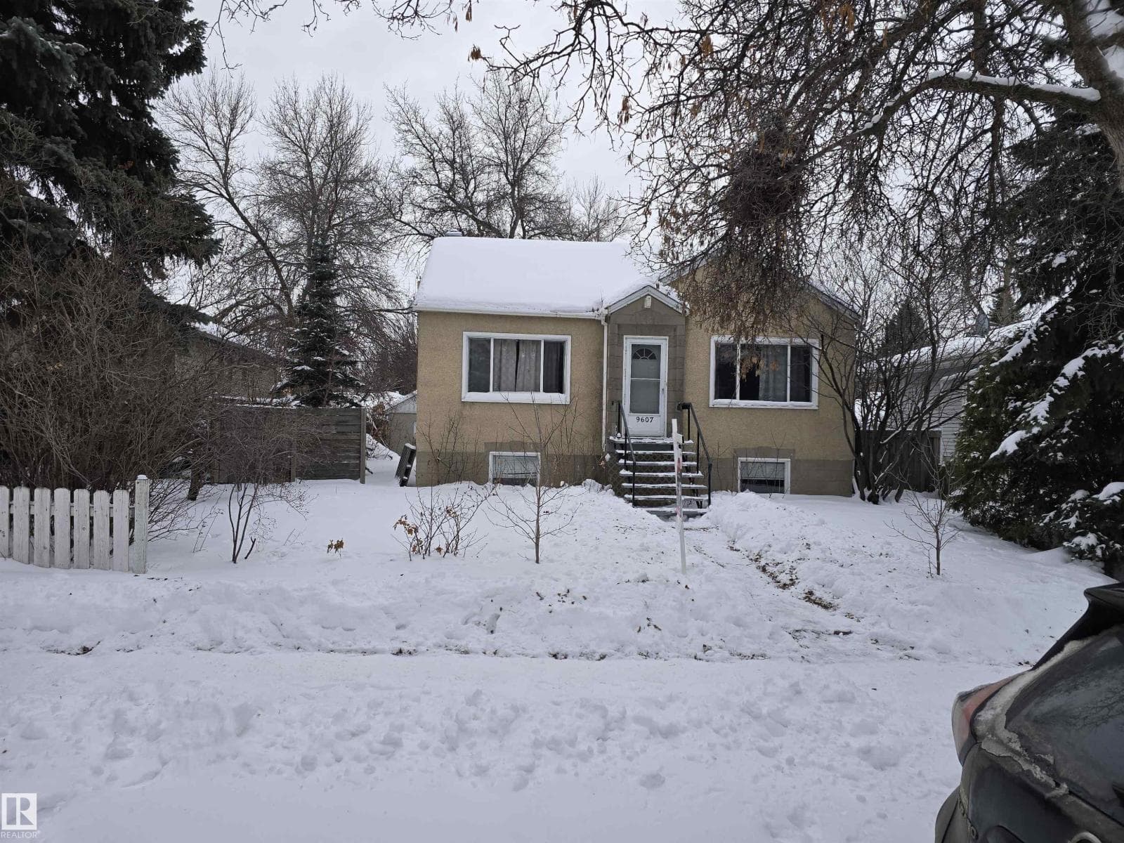 9607 72 AV NW photo 2