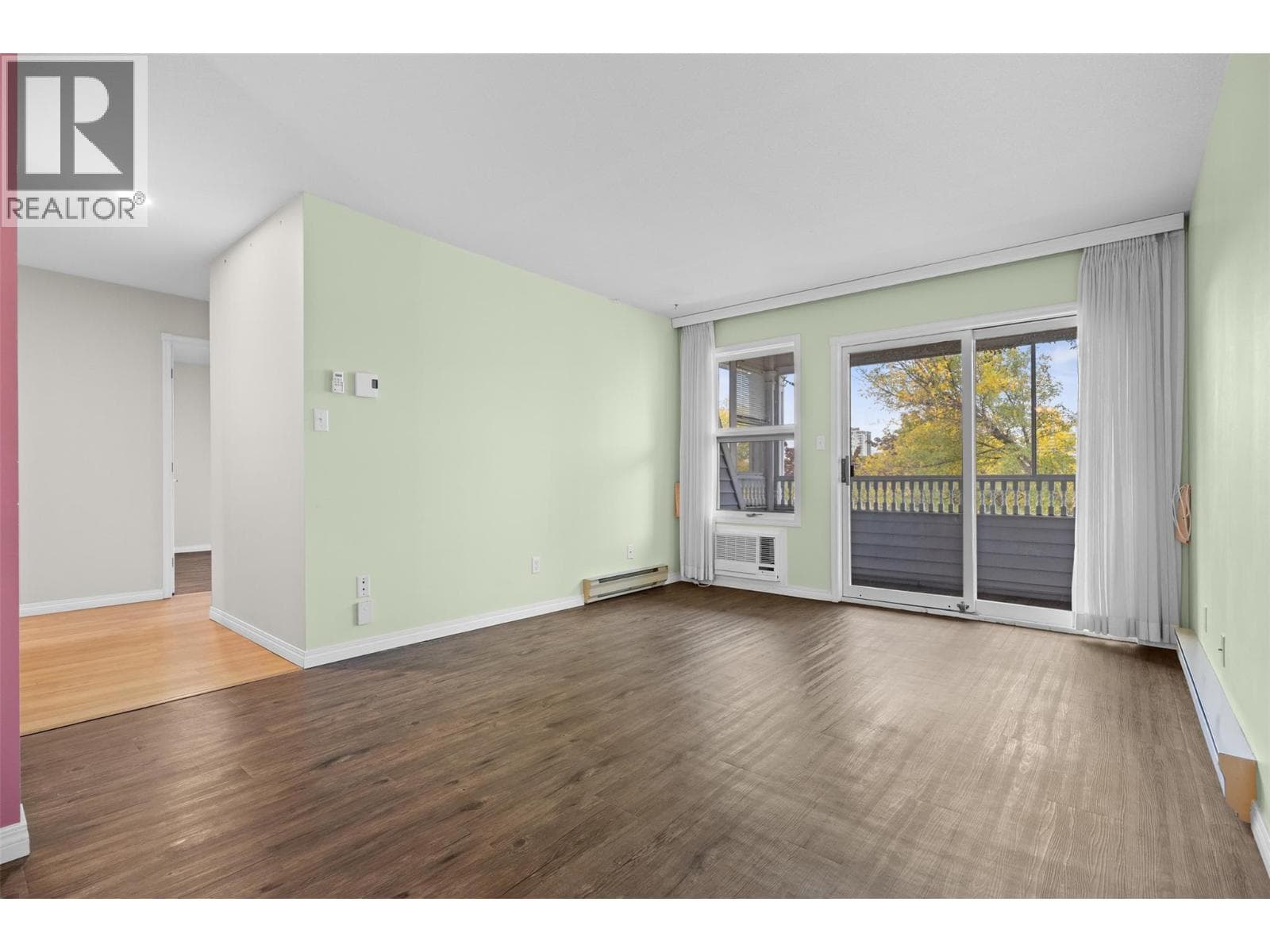 575 Sutherland Avenue Unit# 310 photo 2