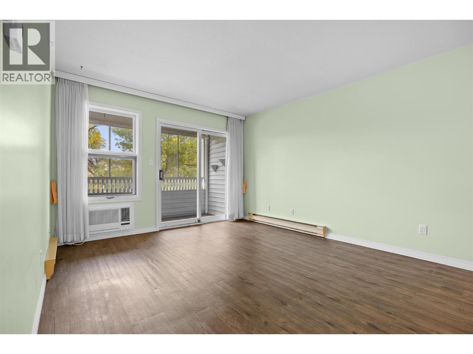 575 Sutherland Avenue Unit# 310 photo 3