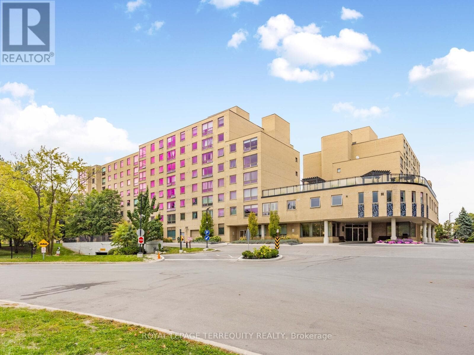 2 bed 1 bath single family at 203 - 326 MAJOR MACKENZIE DRIVE E — $498,000