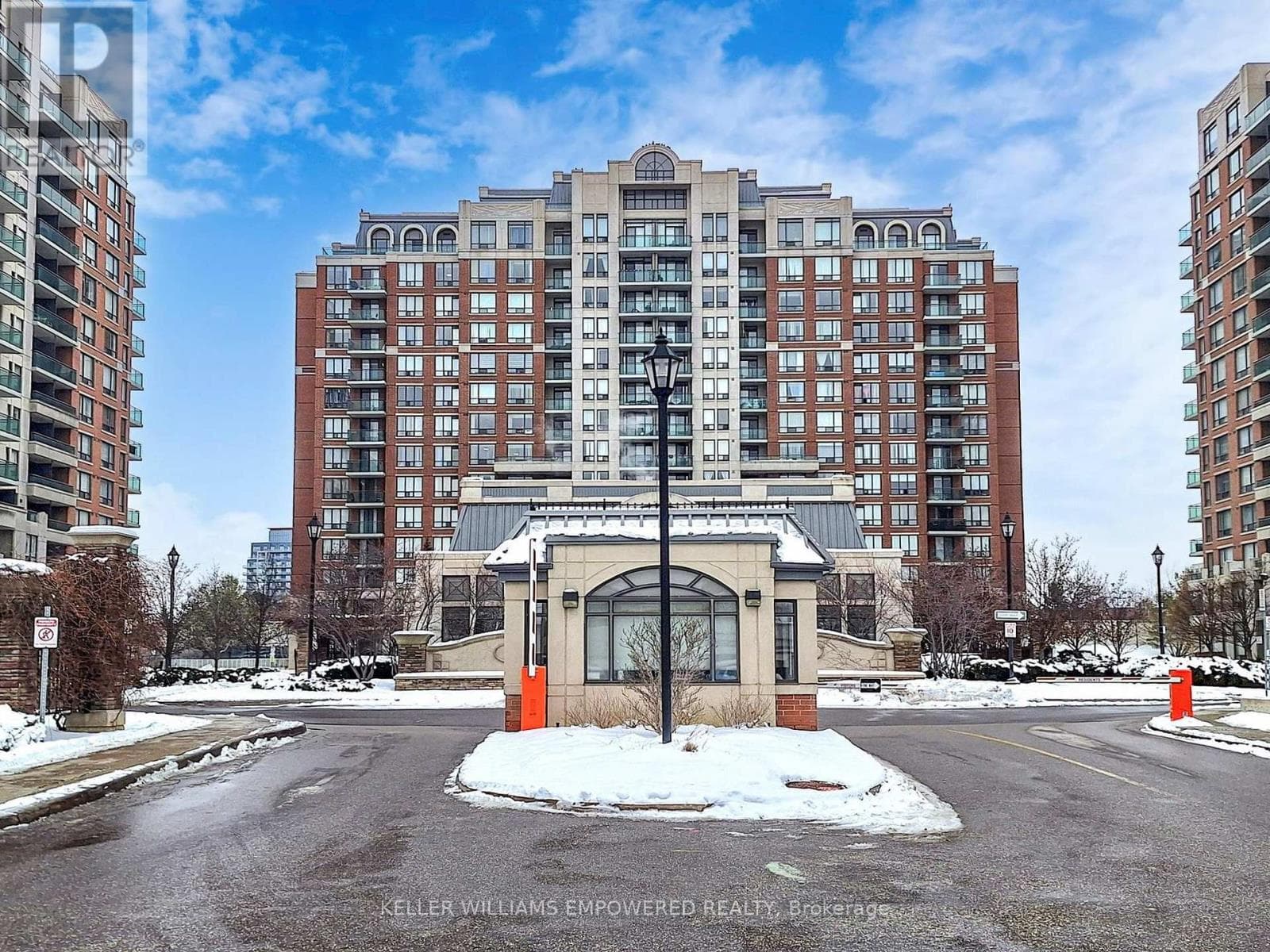 207 - 330 RED MAPLE ROAD E photo 2