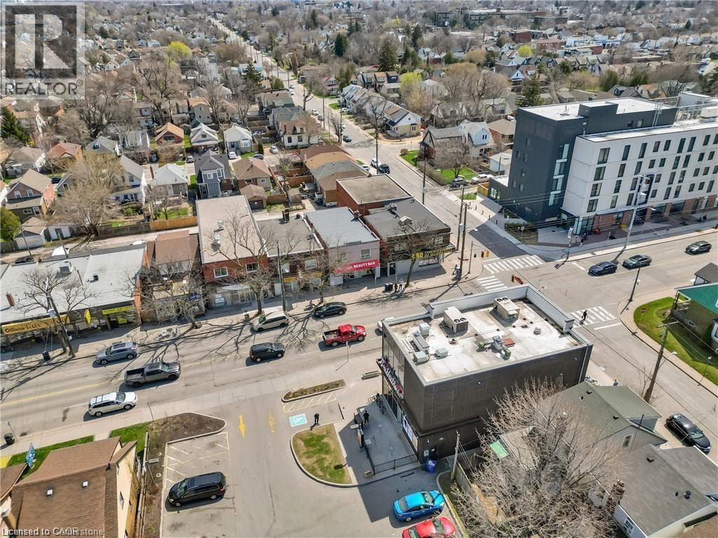 70 OTTAWA Street N photo 2