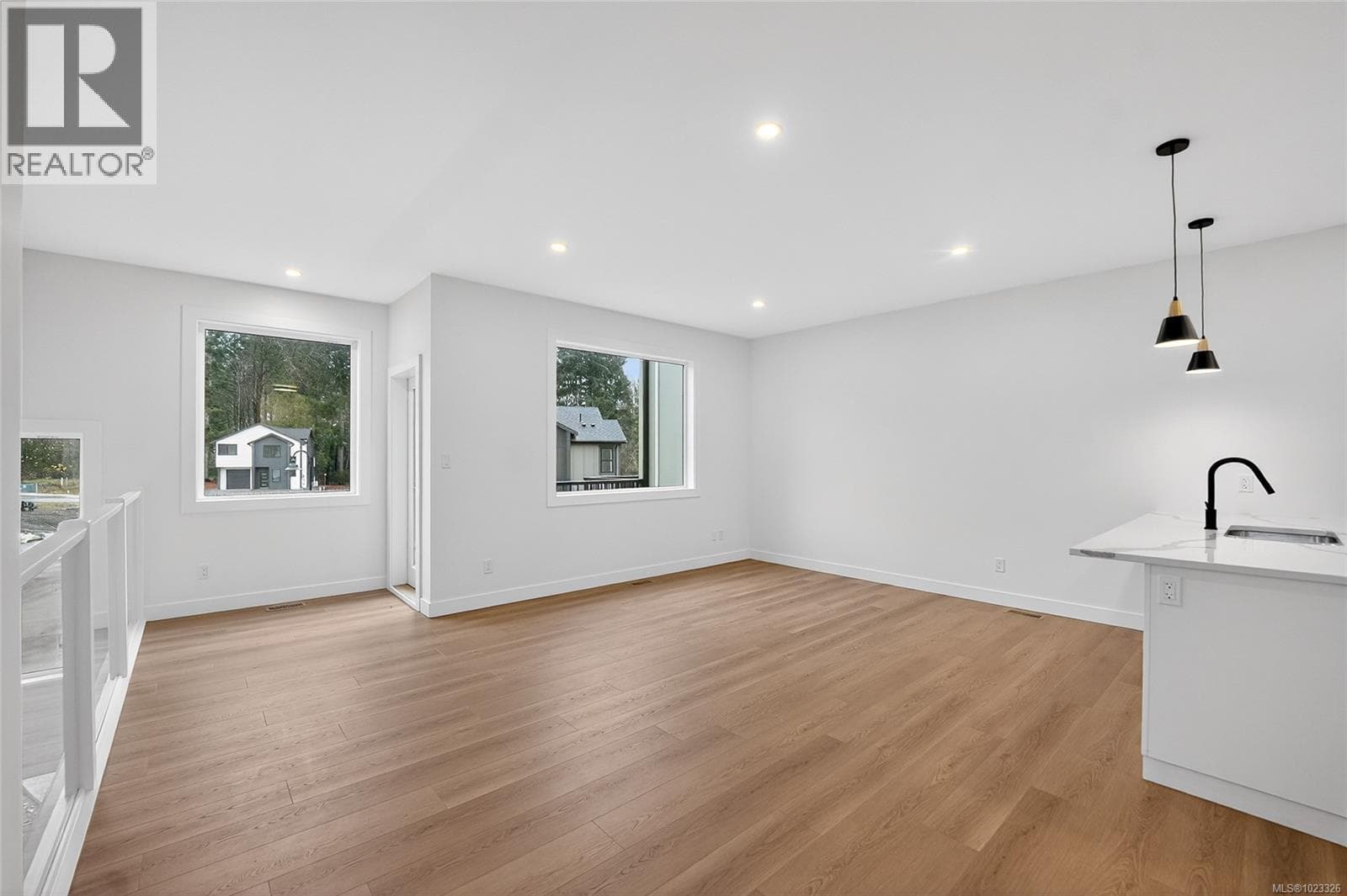 A 122 Plante Cres photo 4