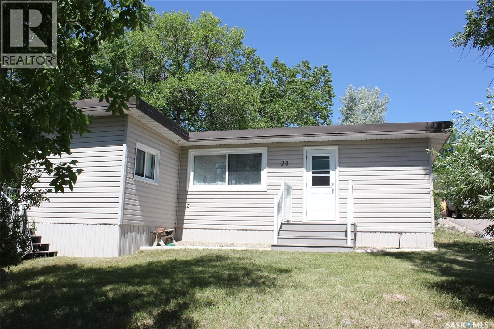 20 Lakeshore DRIVE