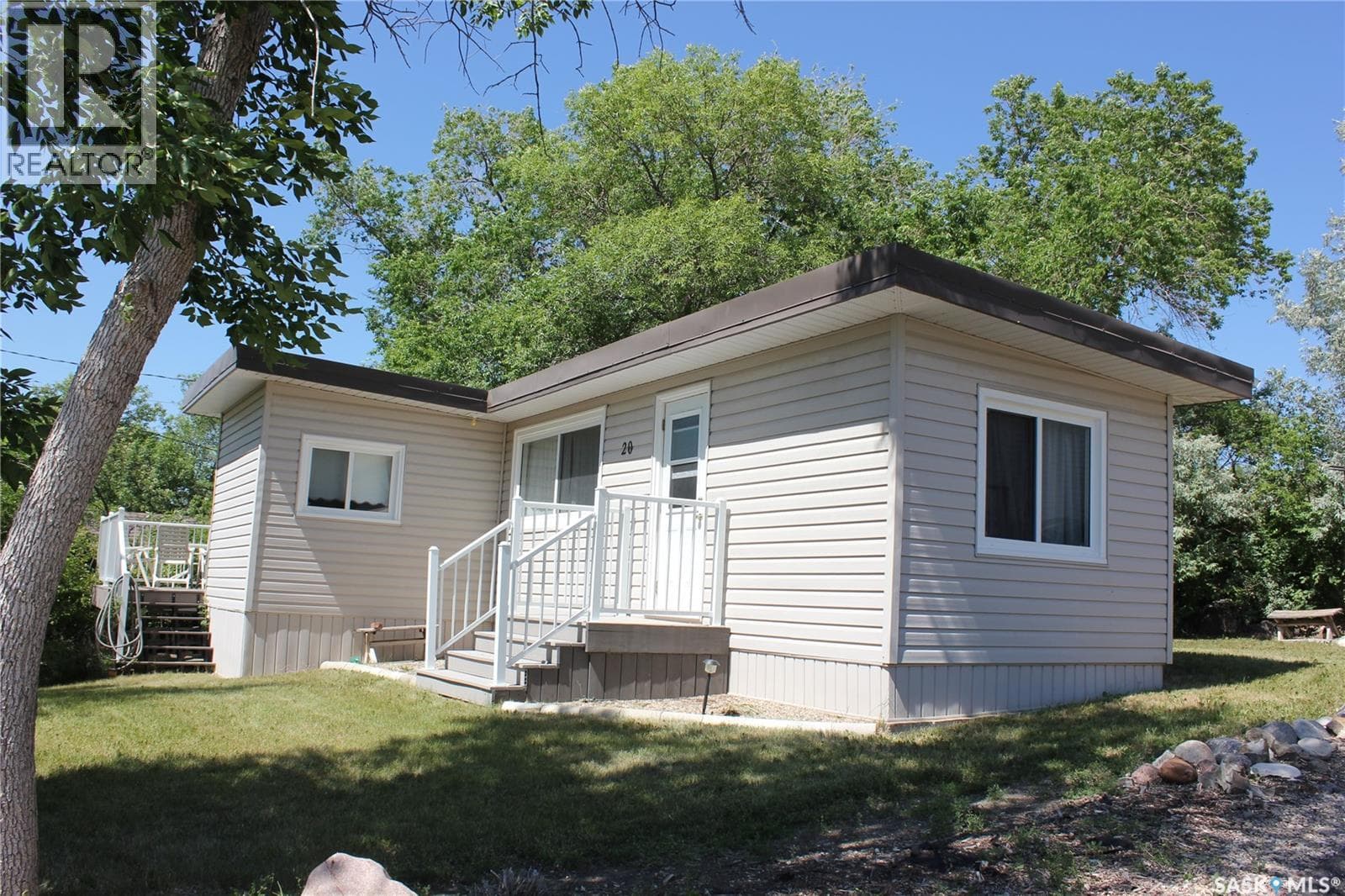 20 Lakeshore DRIVE — photo 2