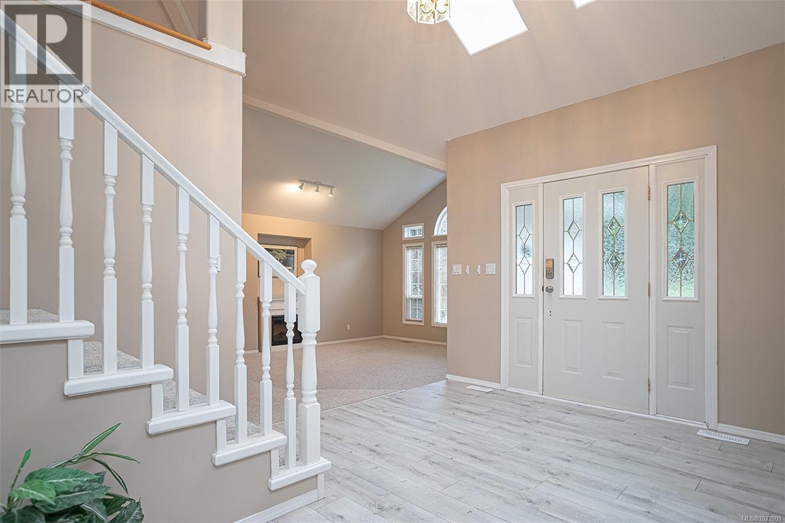 6420 Diana Dr photo 2