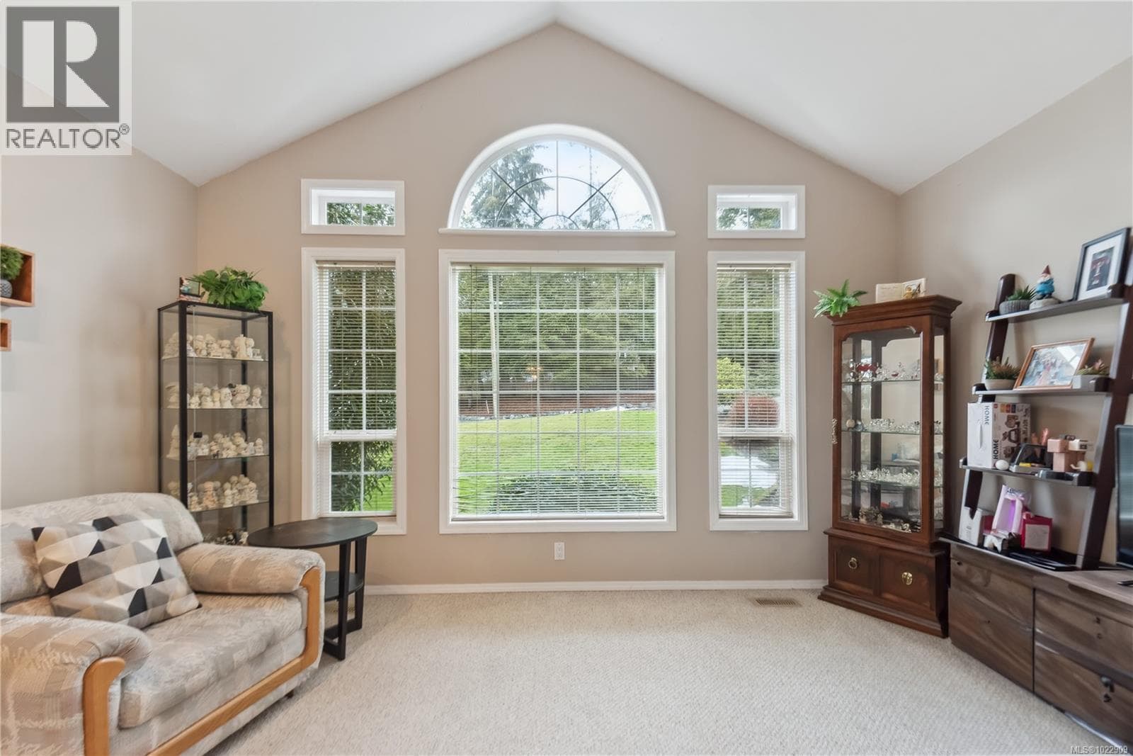 6420 Diana Dr photo 3