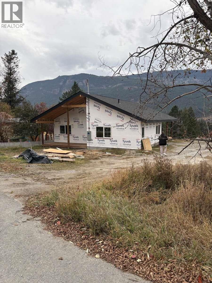 4764 Riverview Drive photo 3