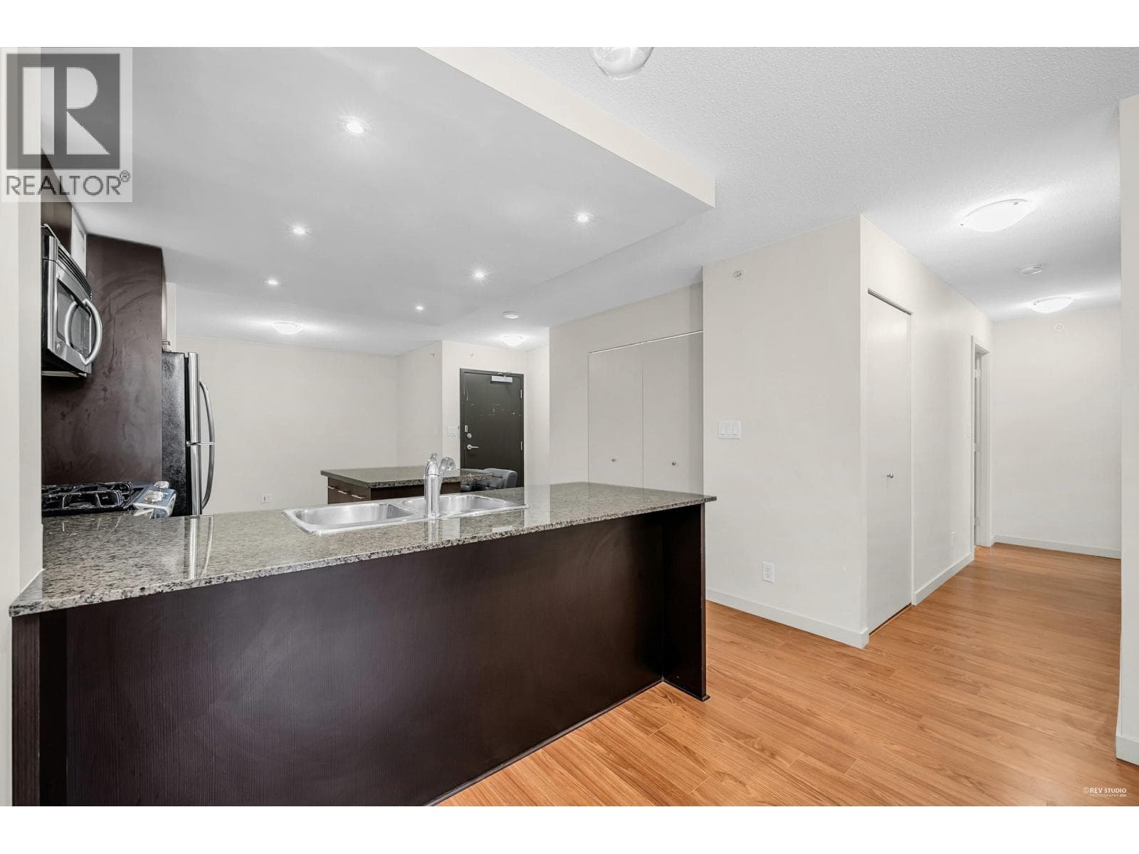 609 3111 CORVETTE WAY photo 3