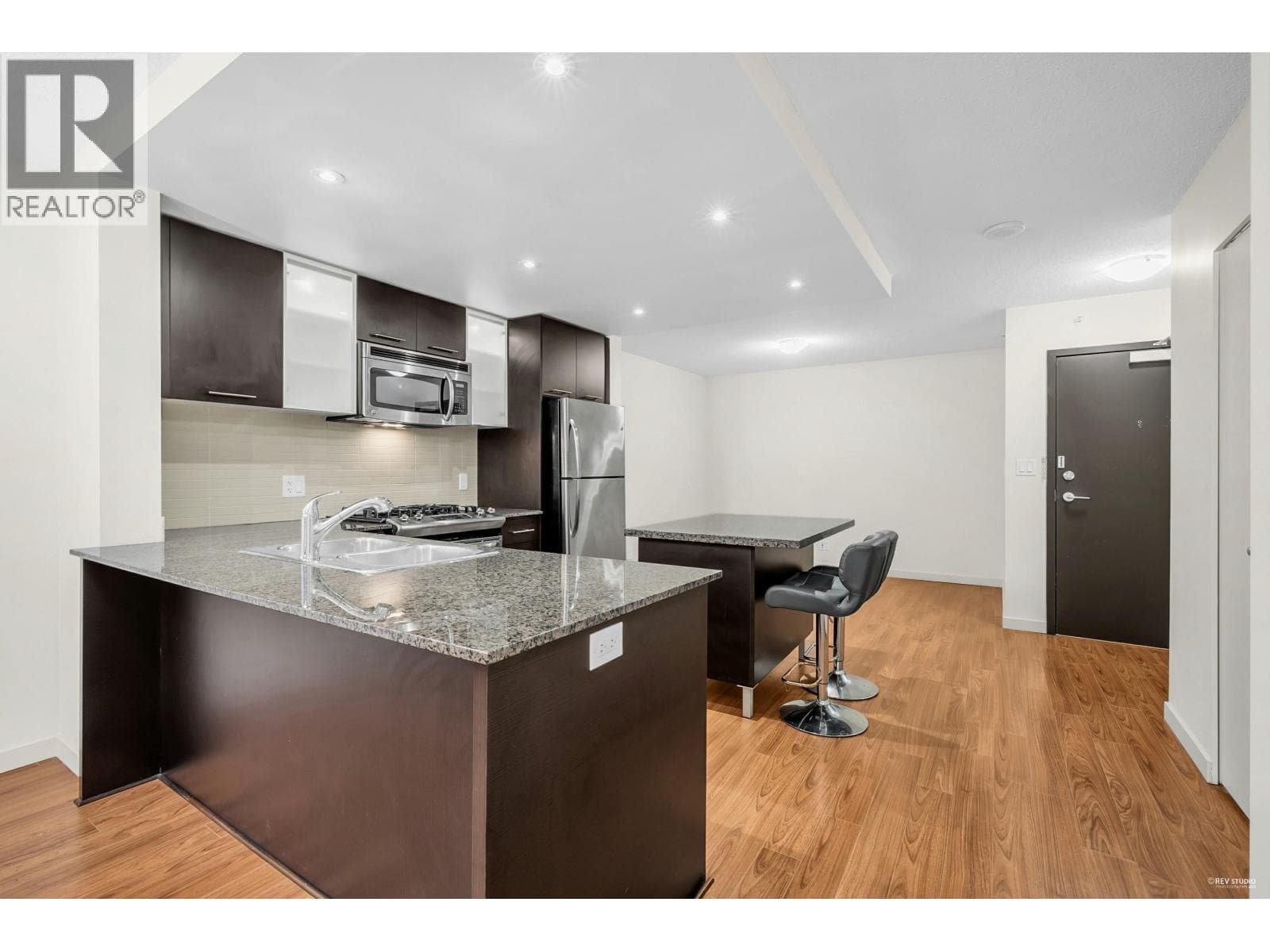 609 3111 CORVETTE WAY photo 5