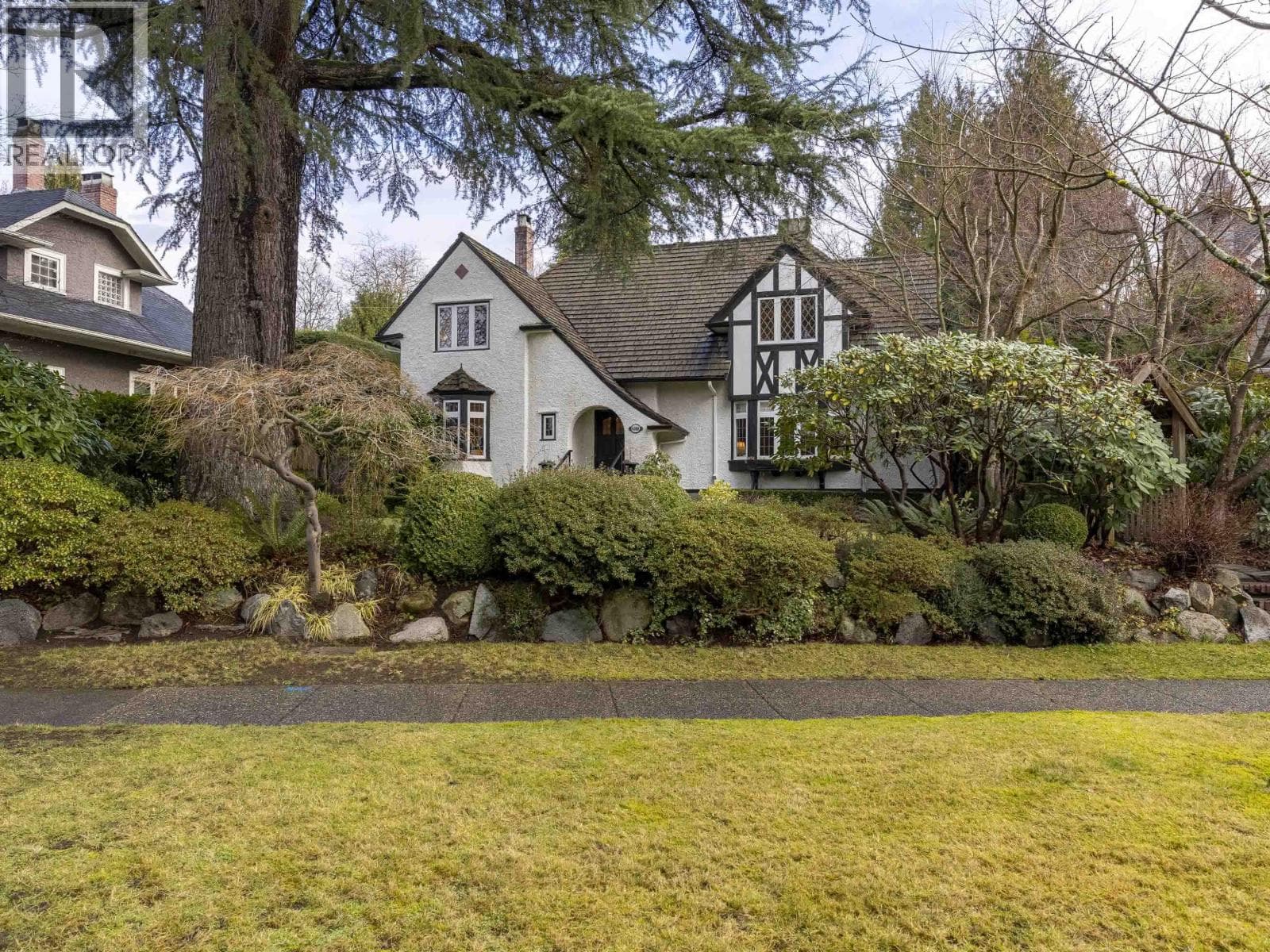 4388 ANGUS DRIVE photo 2