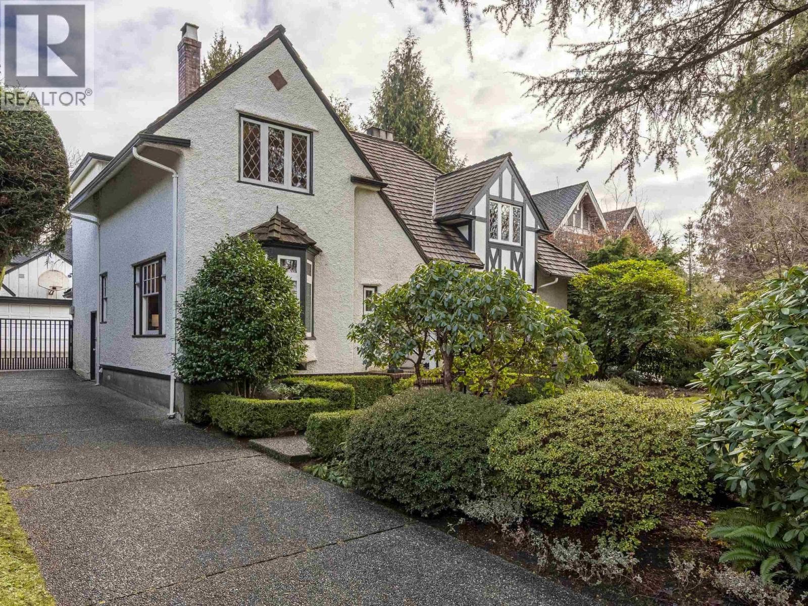 4388 ANGUS DRIVE photo 3