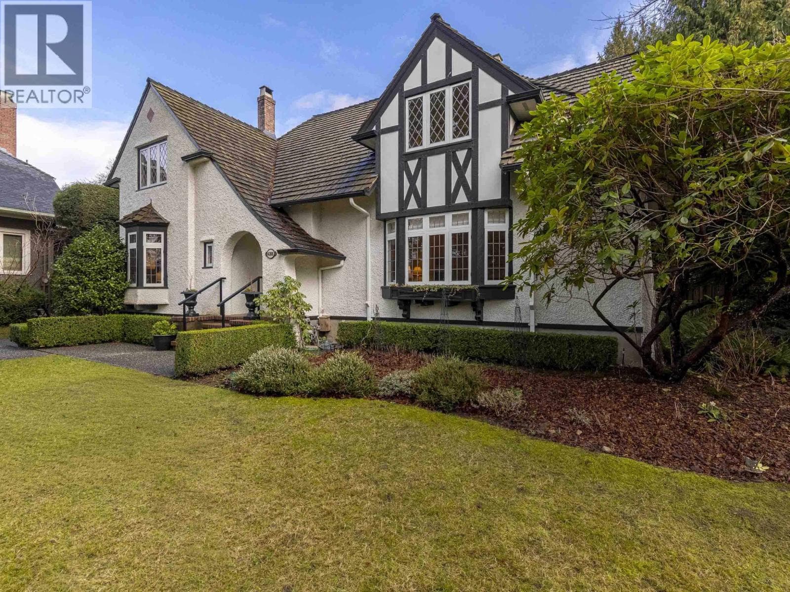 4388 ANGUS DRIVE photo 4