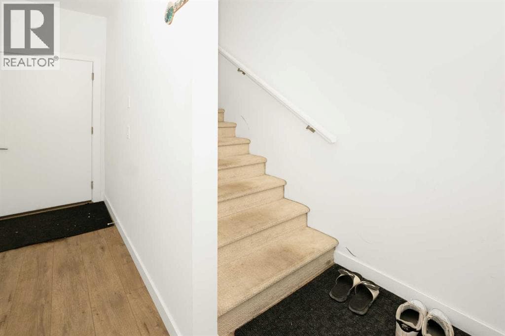 633 savanna Boulevard NE — photo 2