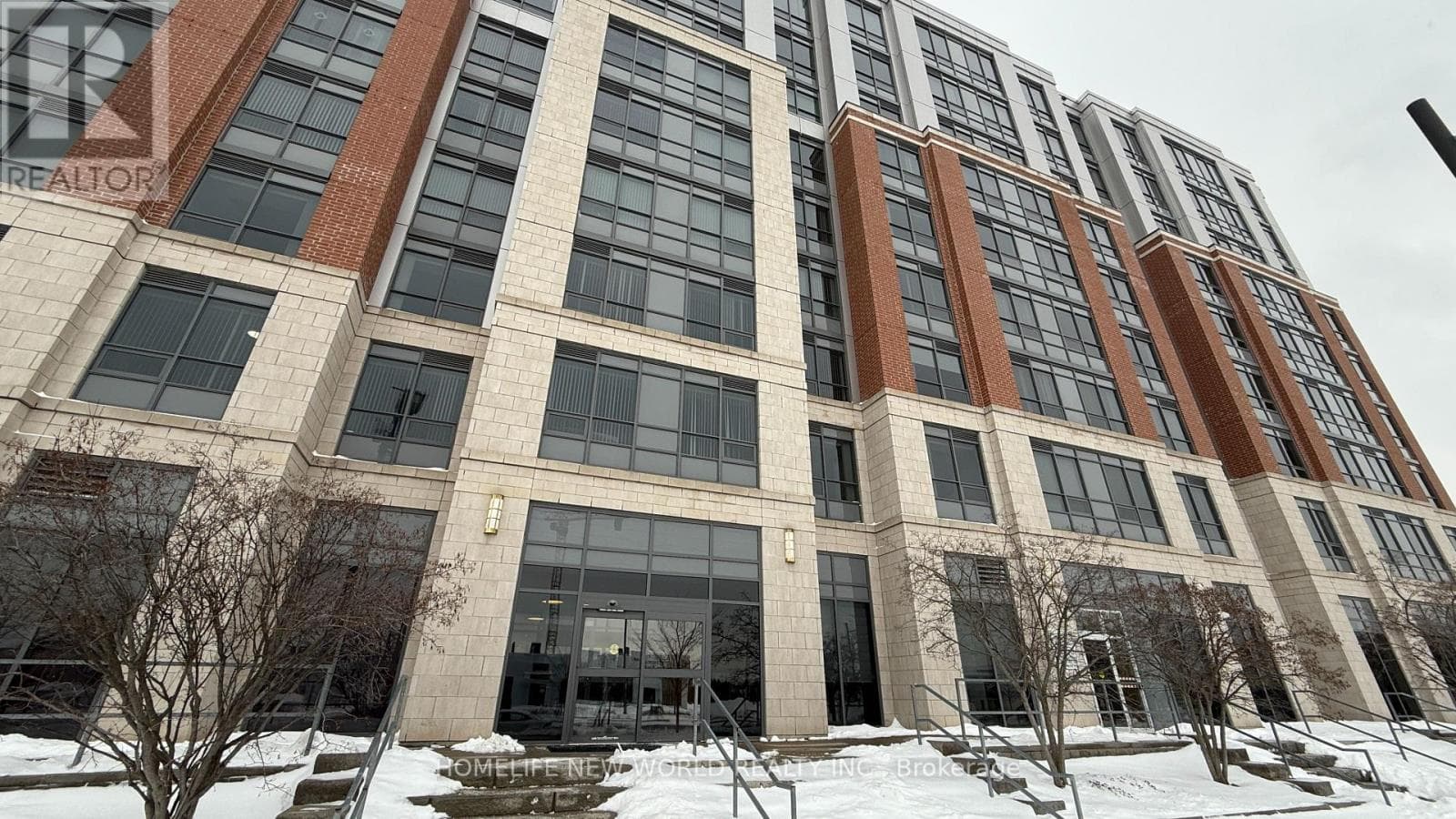 3 bed 2 bath single family at 283 - 11211 YONGE STREET — $750,000