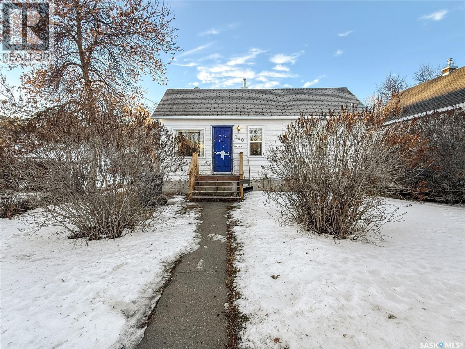 2 bed 1 bath single family at 240 8th AVENUE NE — $116,500
