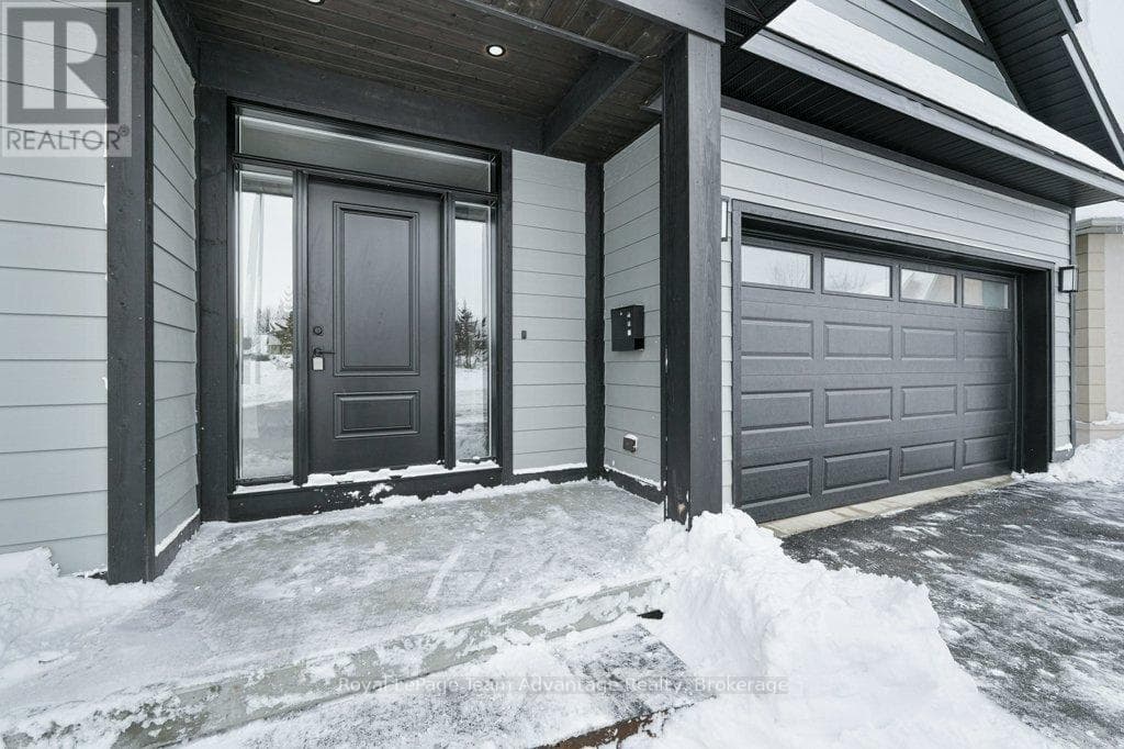 18 AVERY COURT photo 4