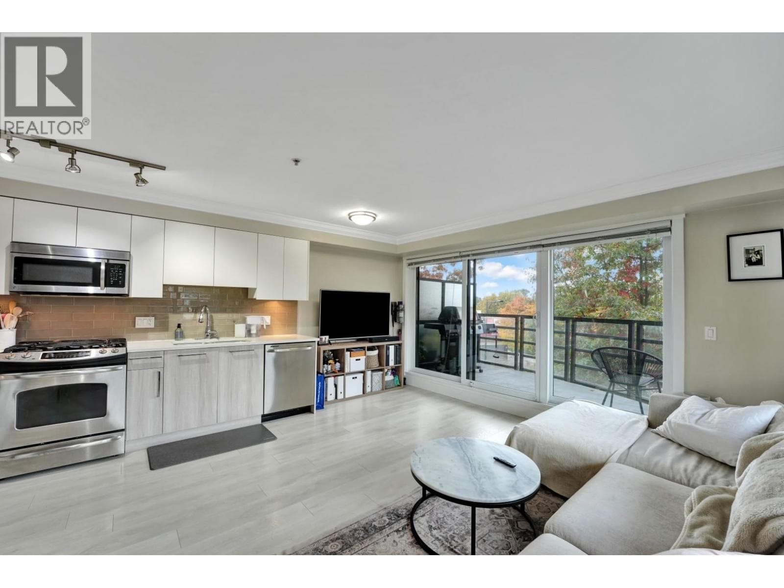 309 857 W 15TH STREET photo 5