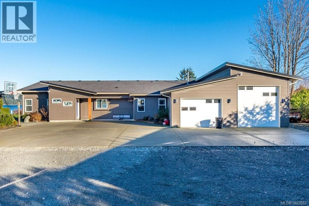 3885 Discovery Dr photo 2