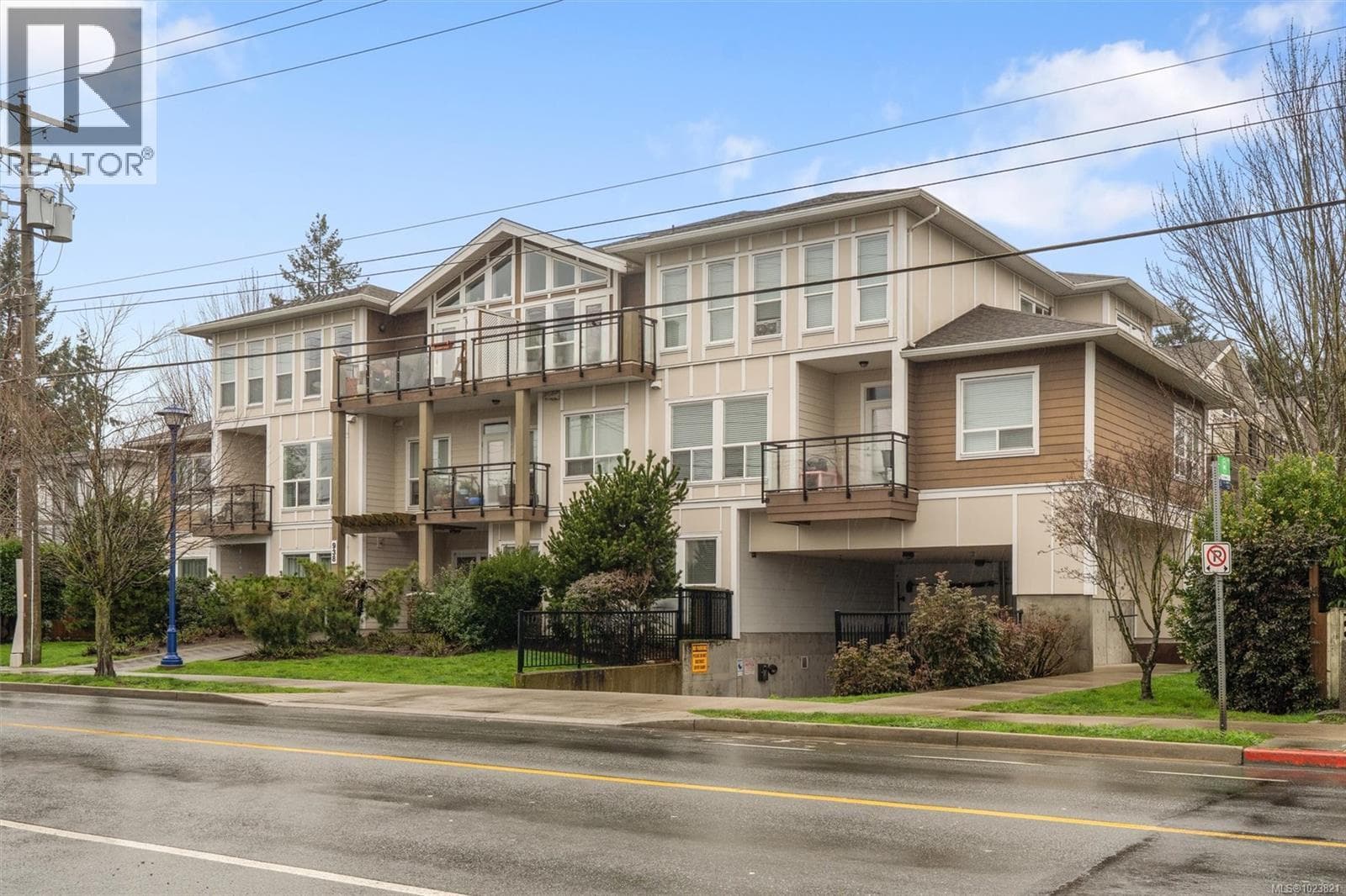 2 bed 2 bath single family at 216 938 Dunford Ave — $539,000