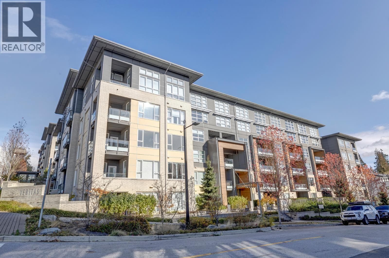 1 bed 1 bath single family at 201 9877 UNIVERSITY CRESCENT — $379,000