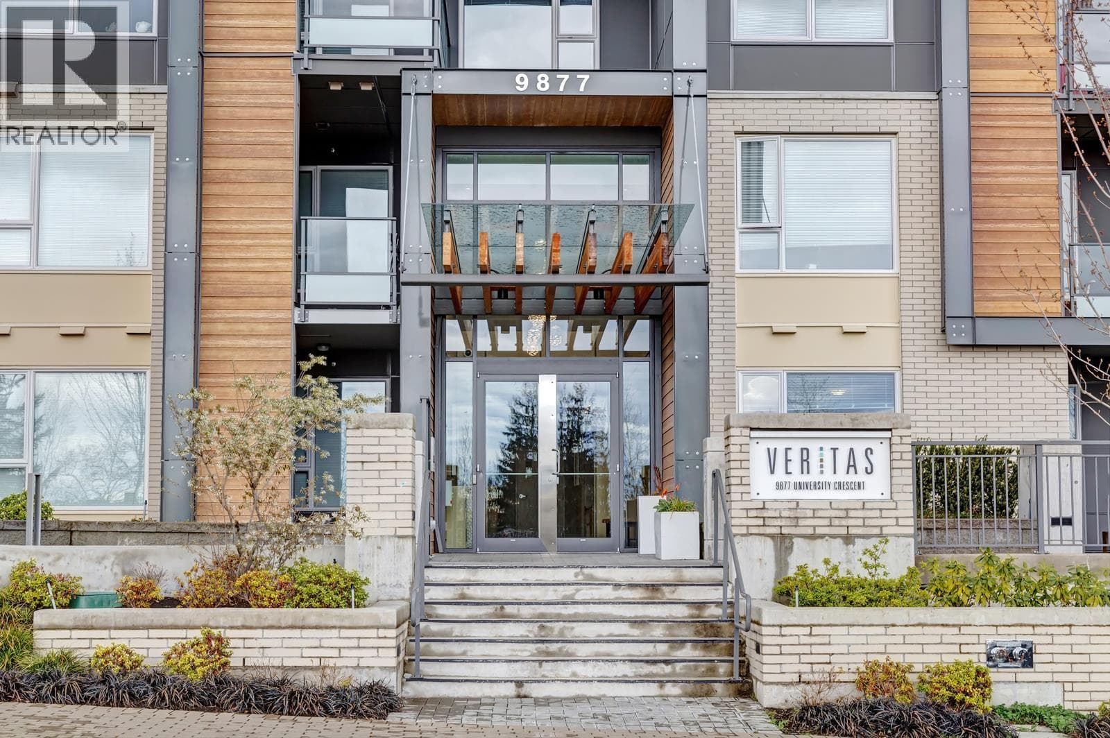 201 9877 UNIVERSITY CRESCENT photo 2