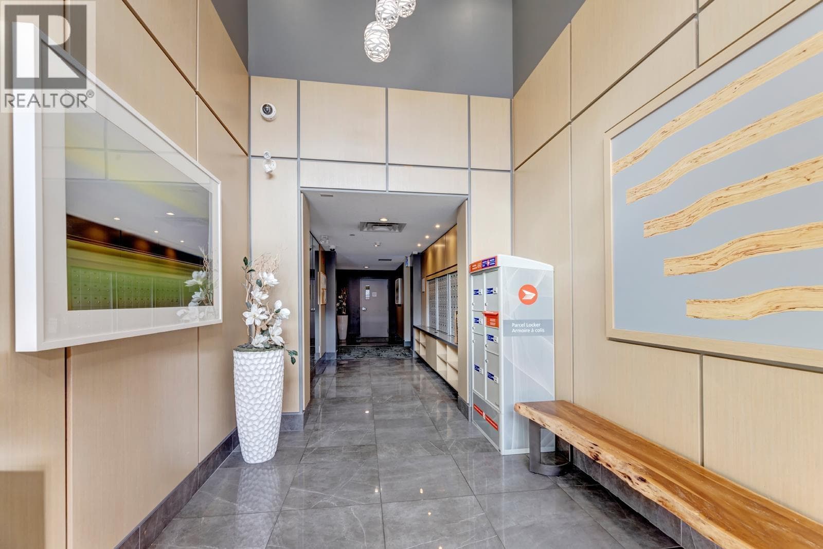 201 9877 UNIVERSITY CRESCENT photo 3