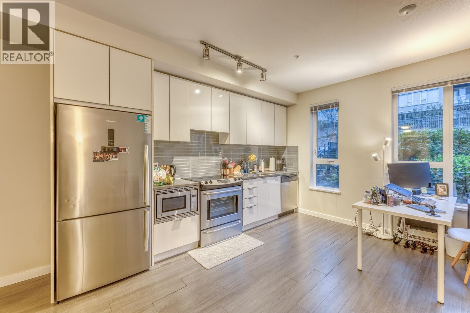 201 9877 UNIVERSITY CRESCENT photo 4