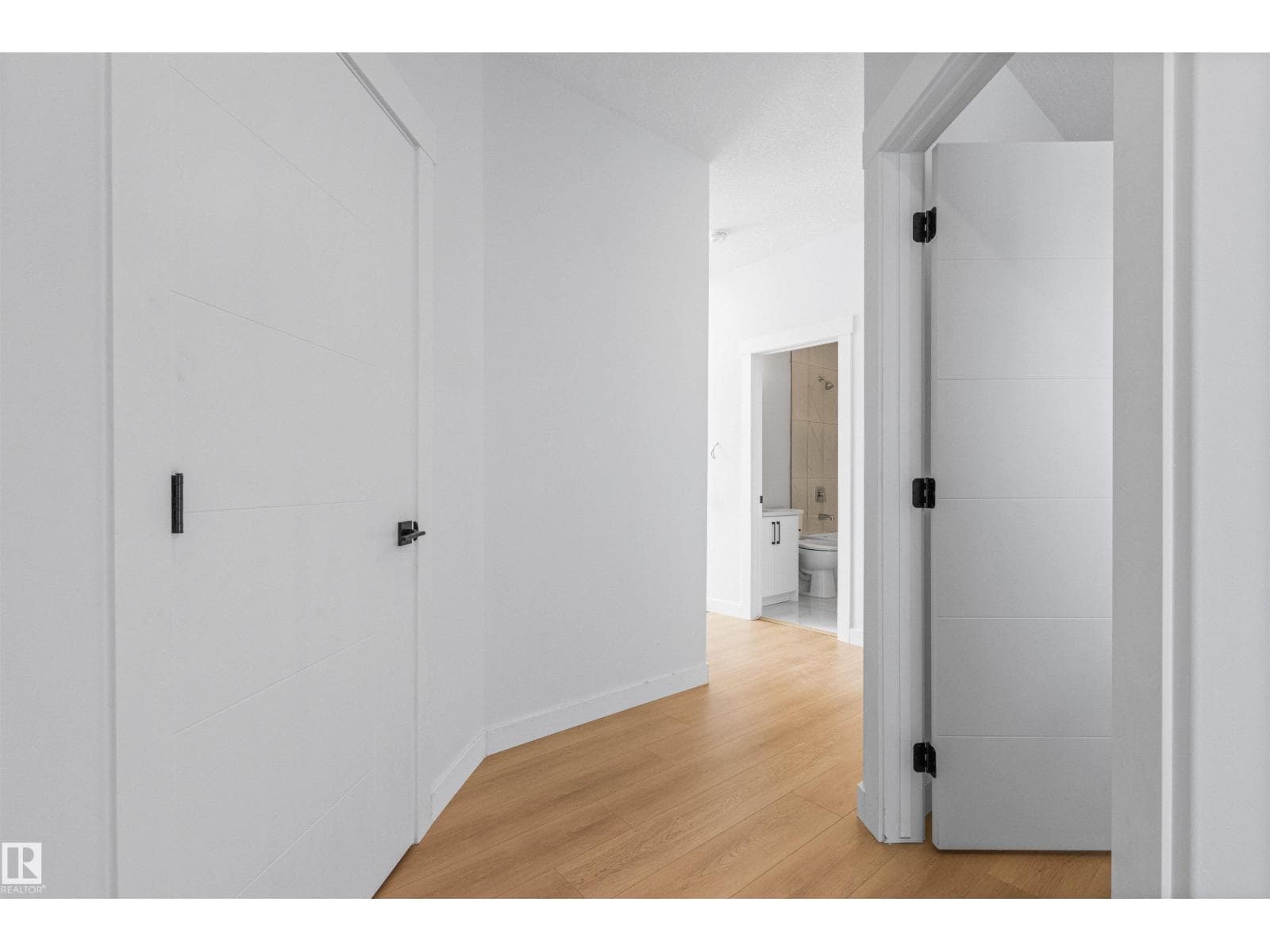 5133 53 AV — photo 5