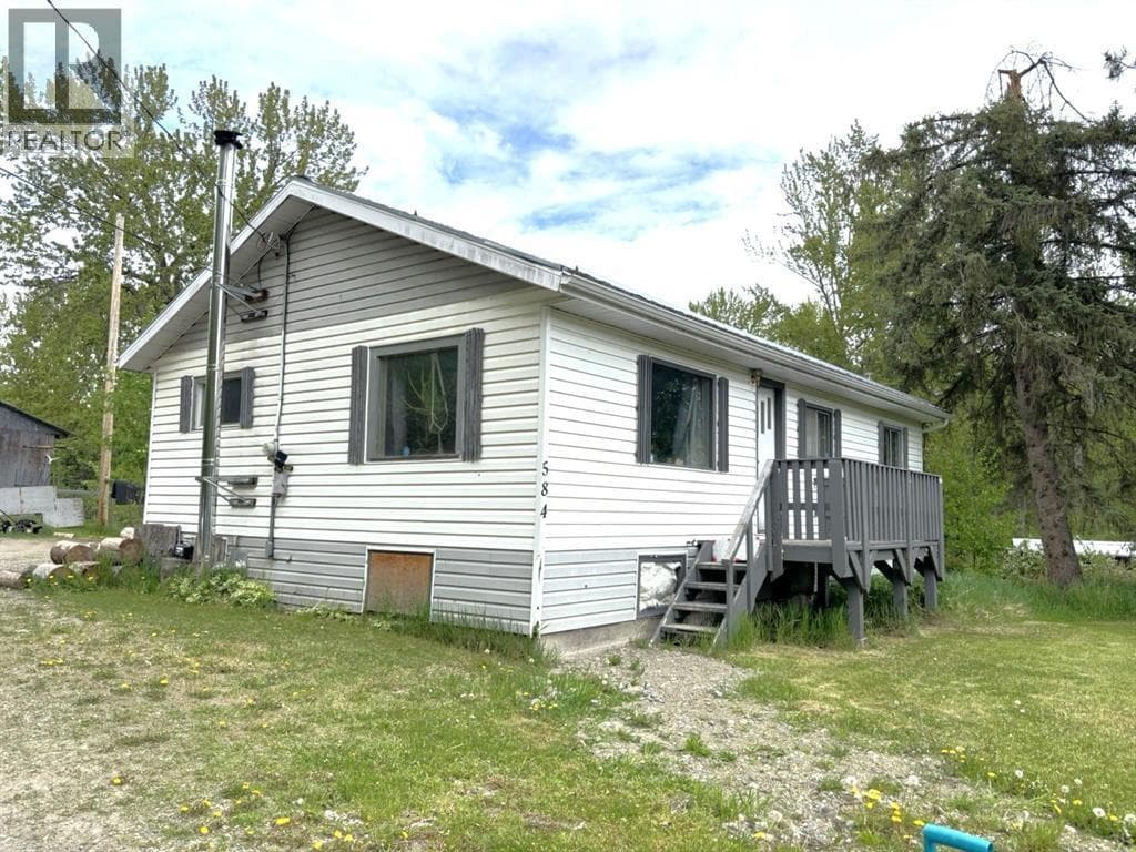 584 LEWIS DRIVE photo 2