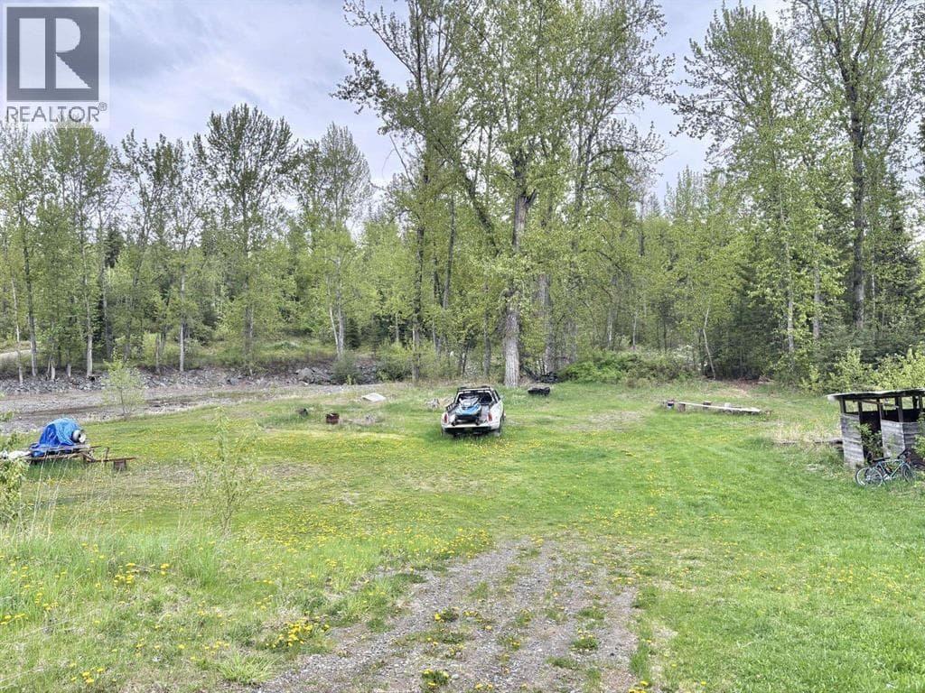 584 LEWIS DRIVE photo 3
