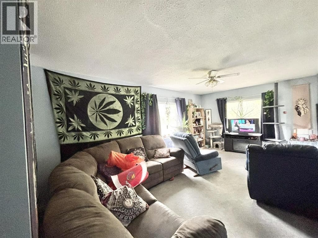 584 LEWIS DRIVE photo 5