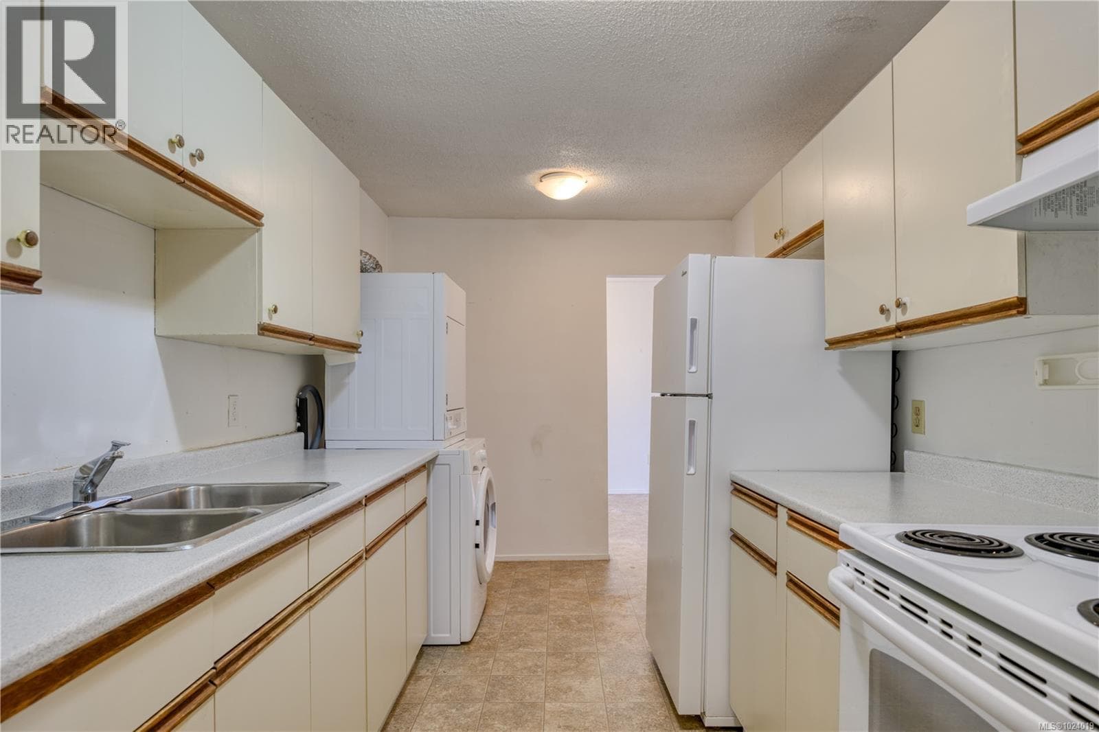 209 7450 Rupert St photo 4