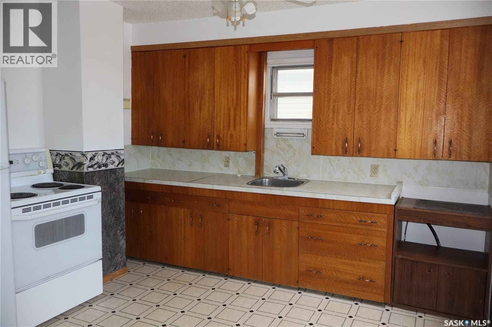 315 7th AVENUE E photo 4