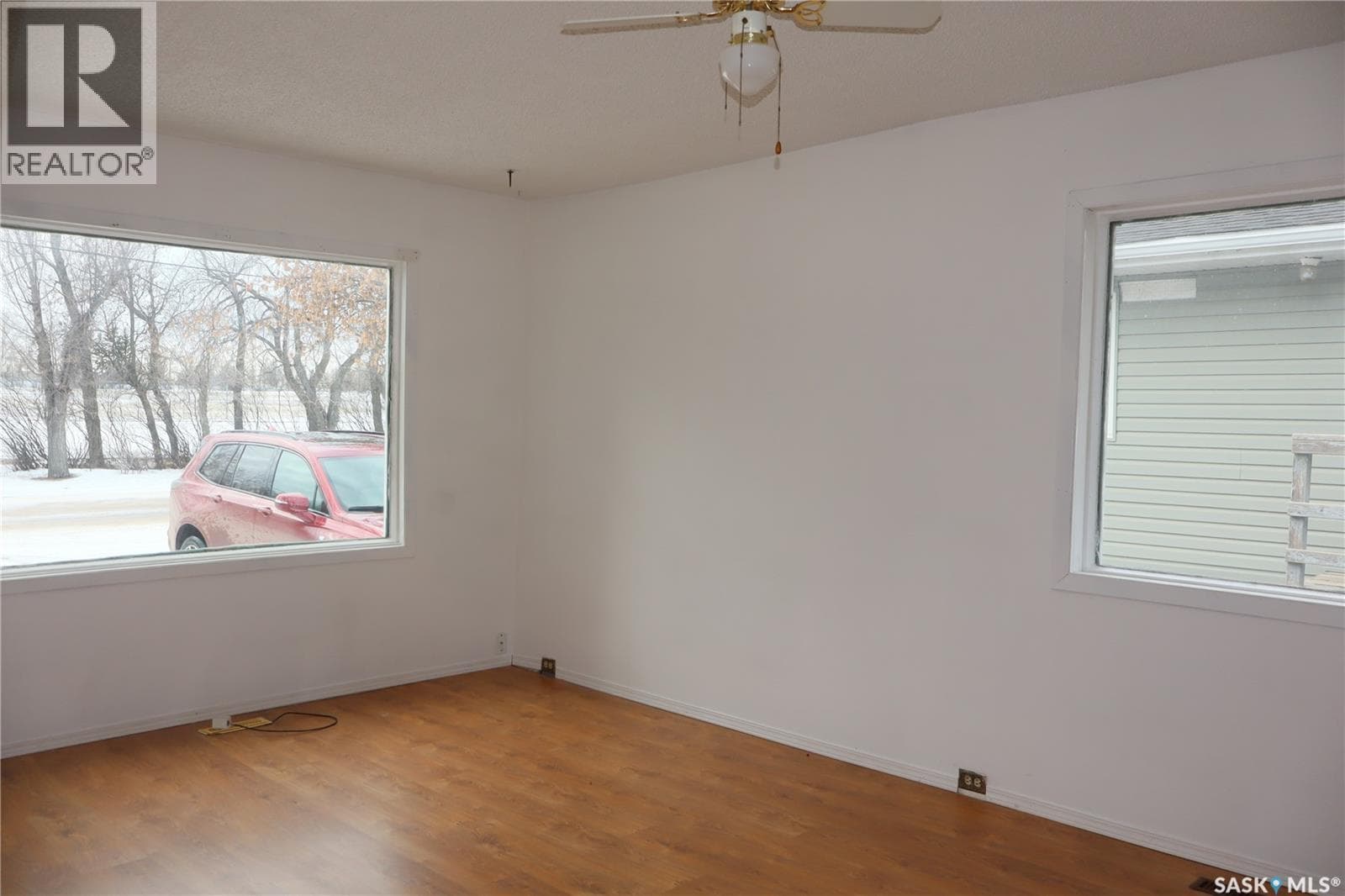 315 7th AVENUE E photo 5