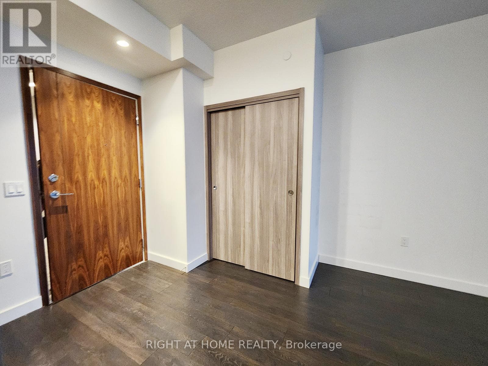 2808 - 95 MCMAHON DRIVE photo 2