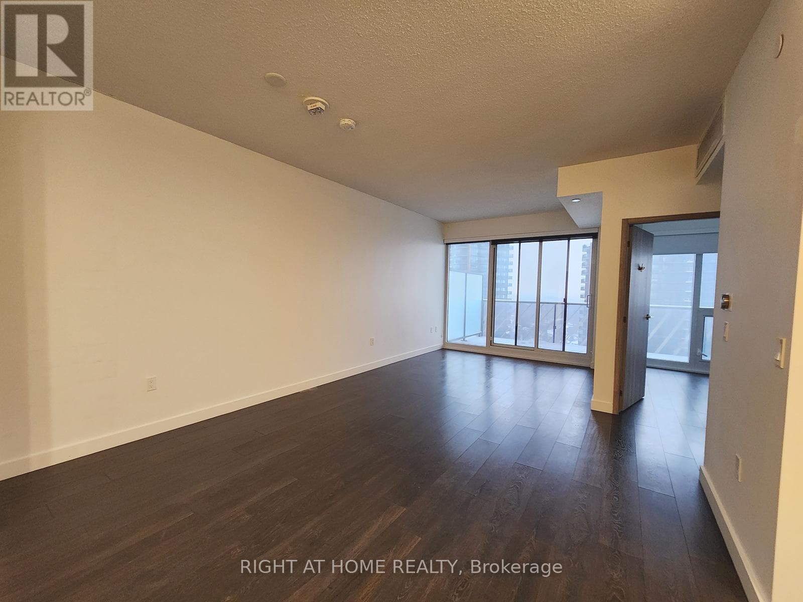 2808 - 95 MCMAHON DRIVE photo 3