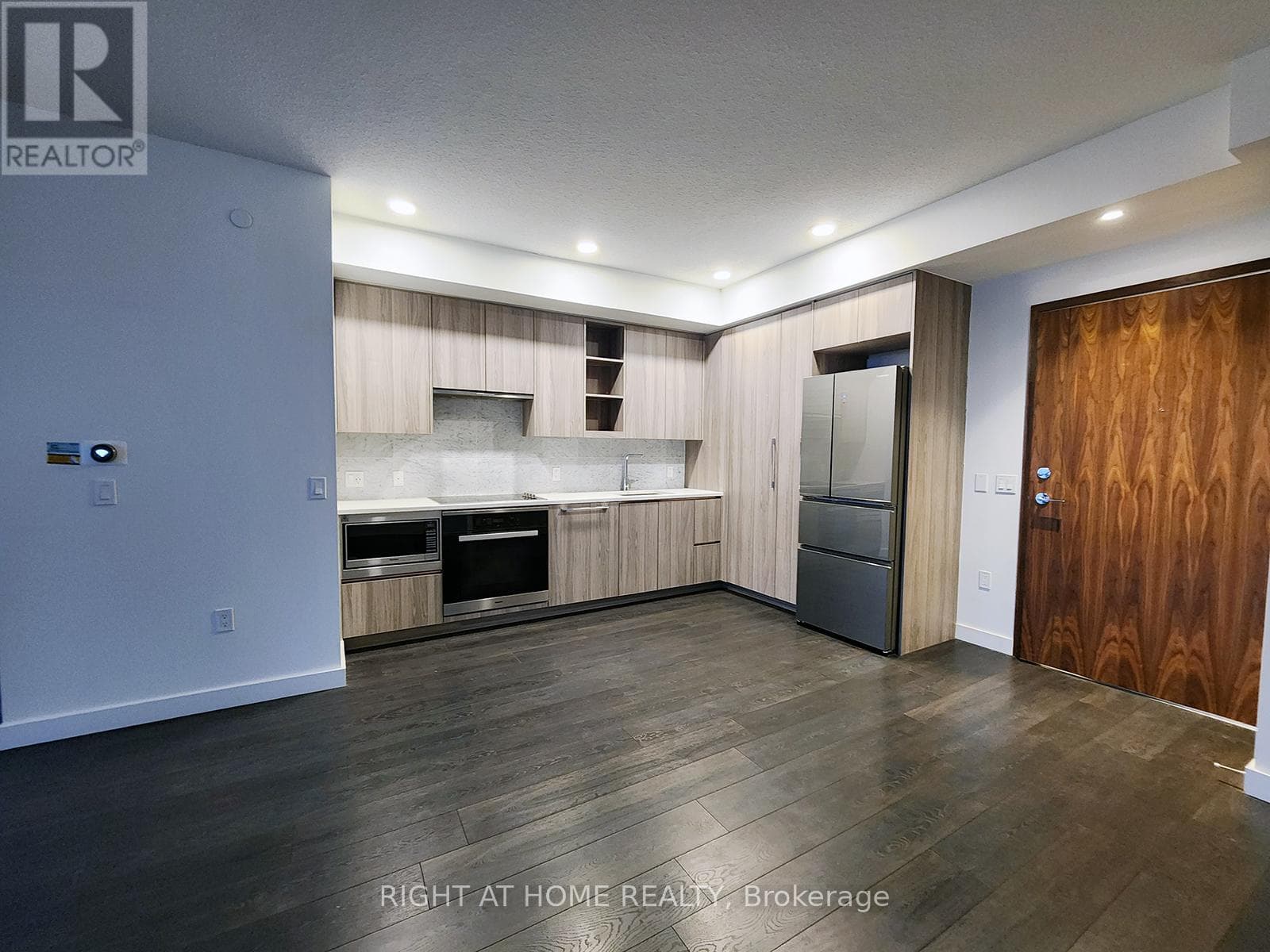 2808 - 95 MCMAHON DRIVE photo 4
