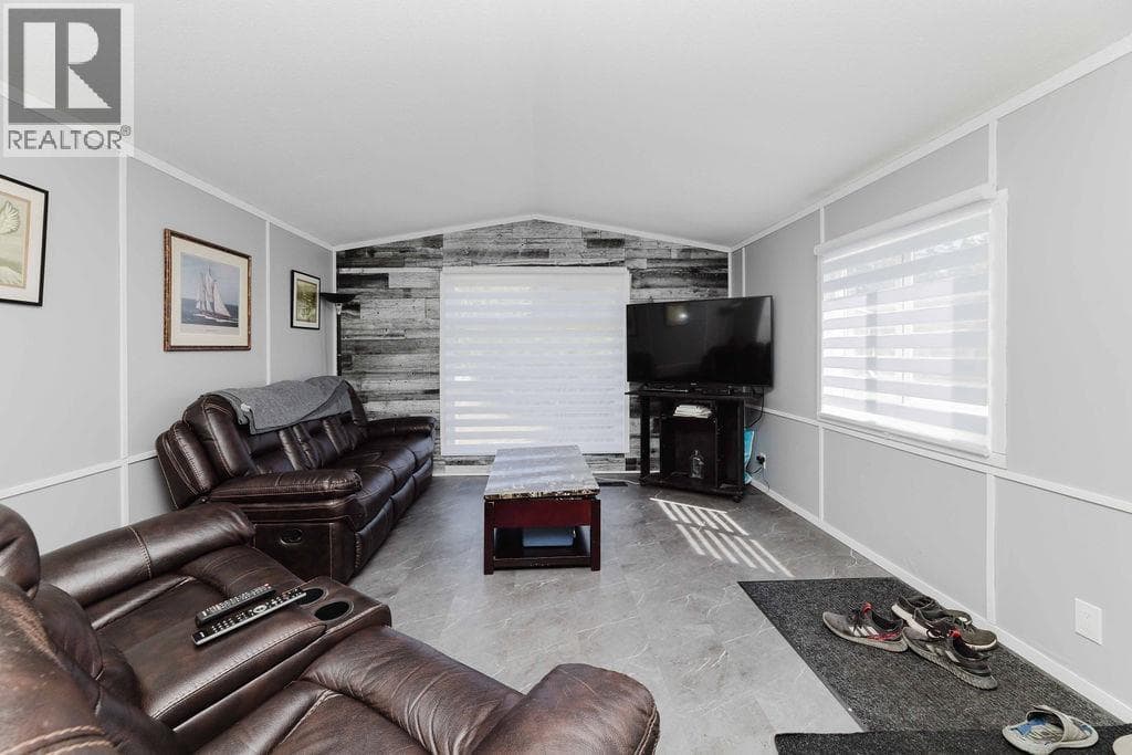 69 1413 SUNSHINE COAST HIGHWAY photo 3