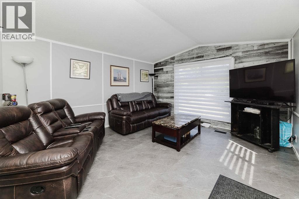 69 1413 SUNSHINE COAST HIGHWAY photo 4