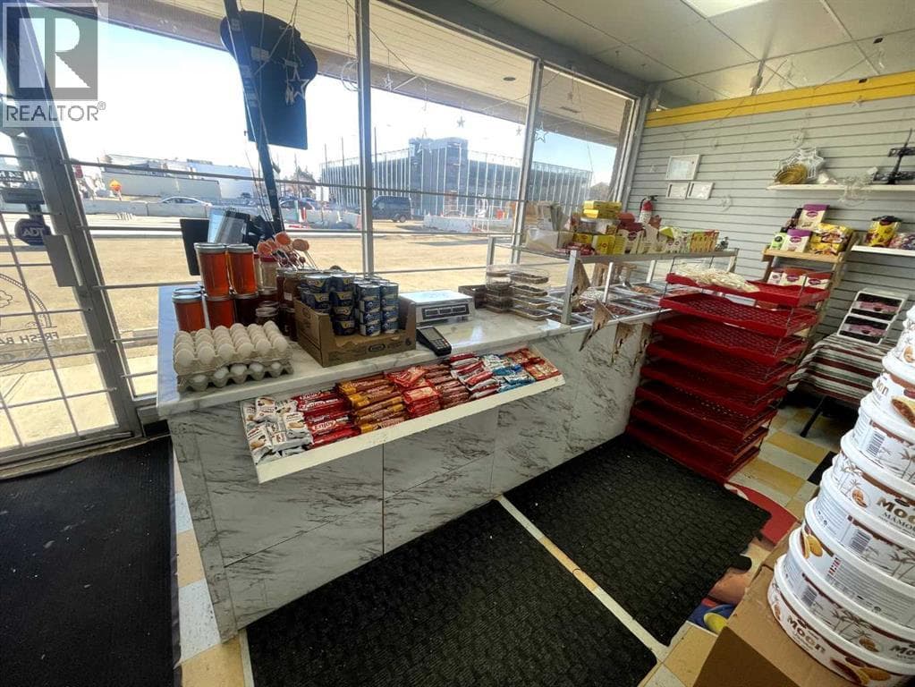 10066 156 St NW — photo 3