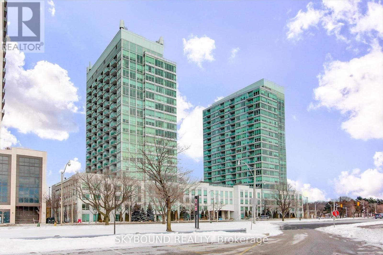 3 bed 2 bath single family at 1006 - 1900 LAKE SHORE BOULEVARD W — $619,000