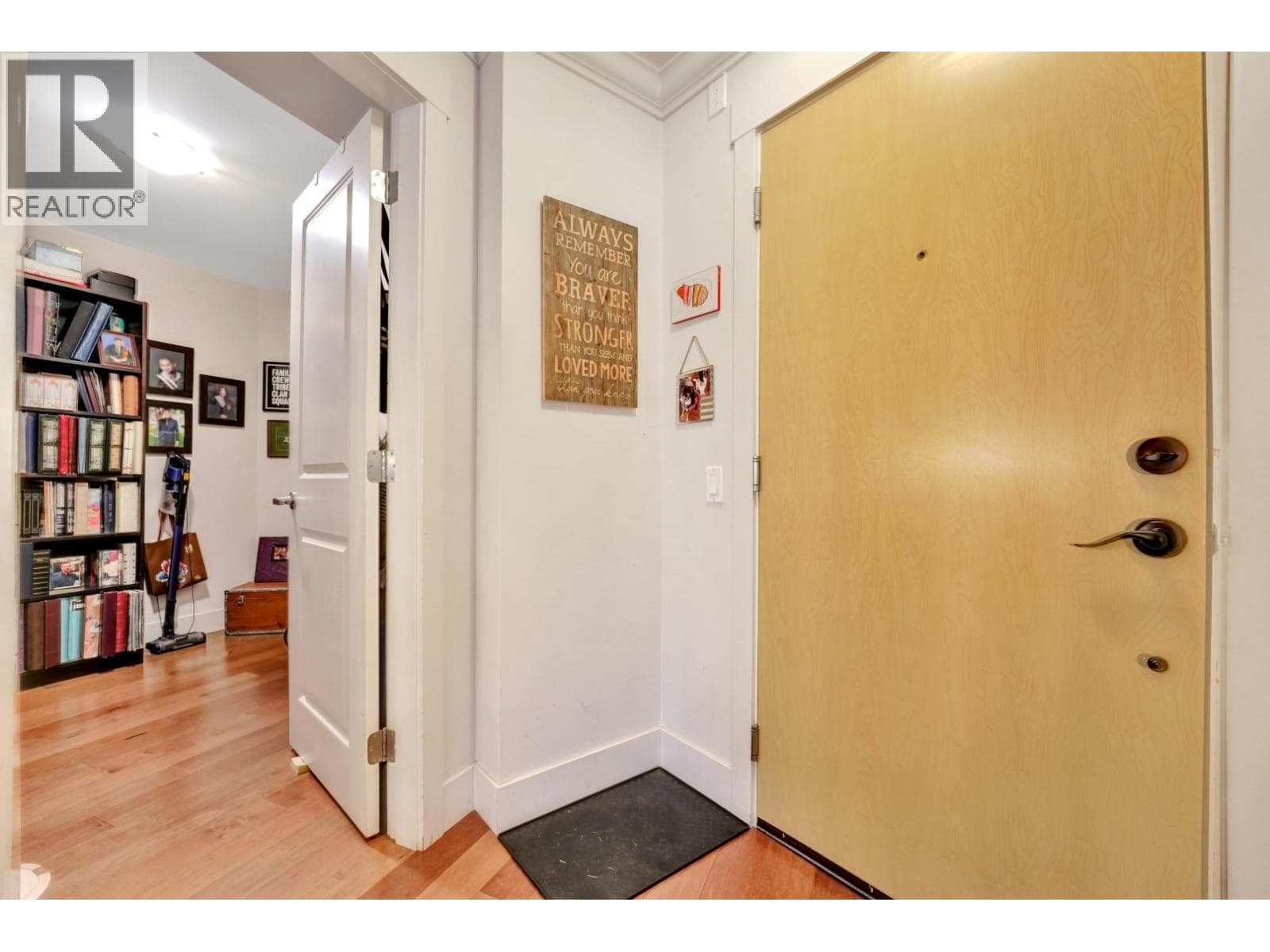 857 W 15TH STREET photo 3