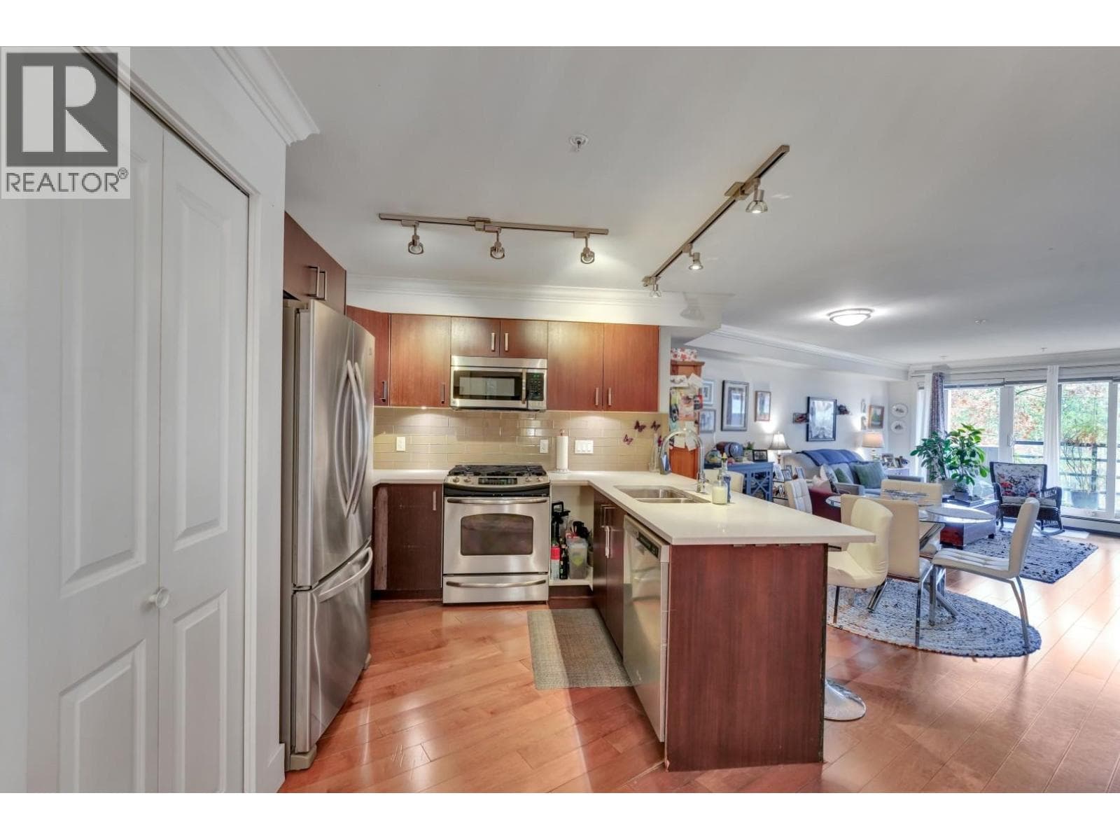 857 W 15TH STREET photo 5