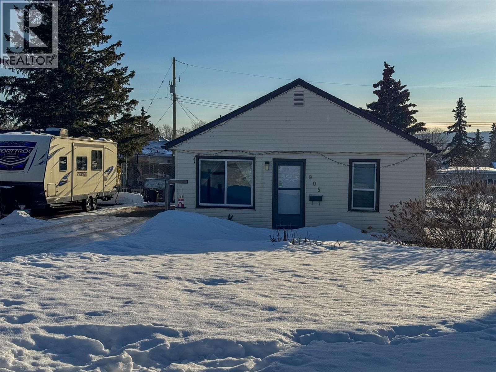 3 bed 1 bath single family at 905 91 Avenue — $224,000